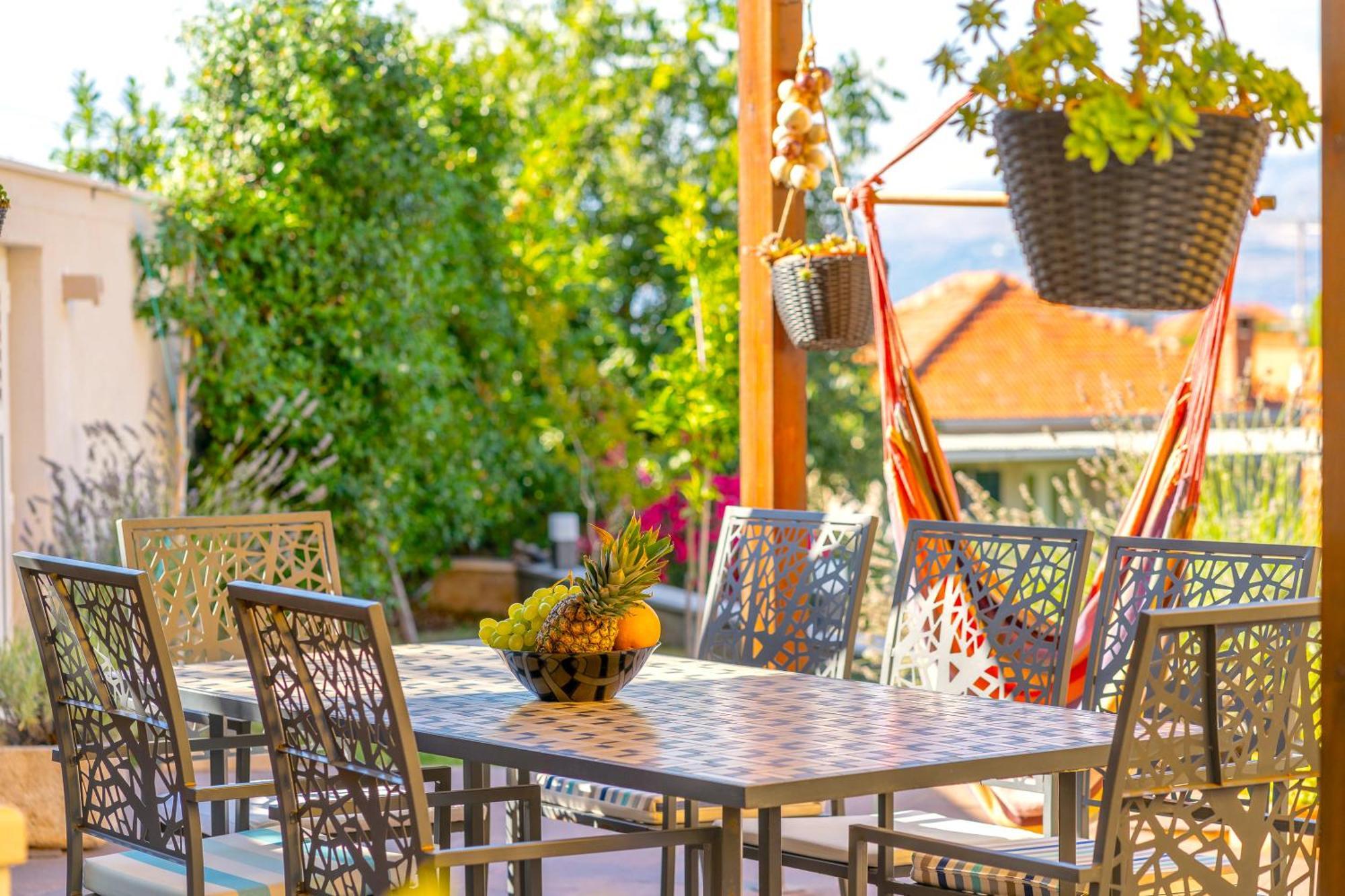 Villa Green Garden Splitska Exterior photo